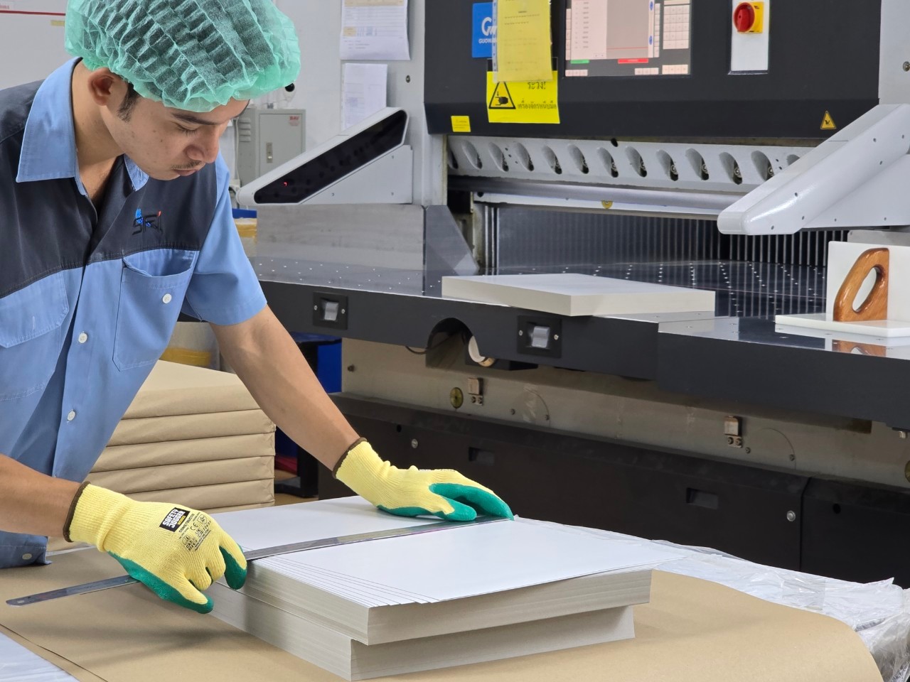 เราคือผู้นำด้านการผลิตแพ็กเกจจิ้งและให้บริการทางอุตสหกรรมแบบครบวงจร