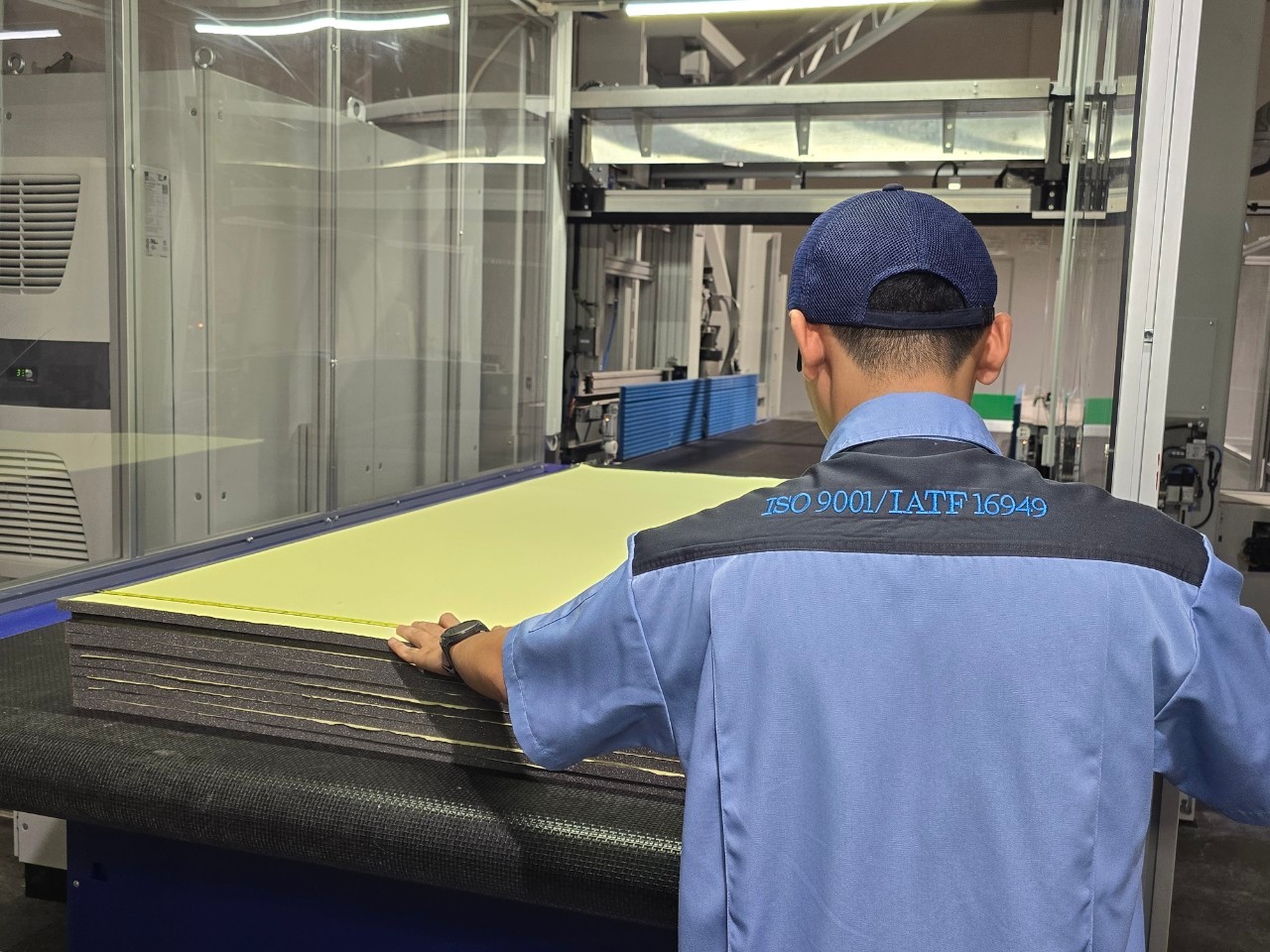Professional operator with cutting technology